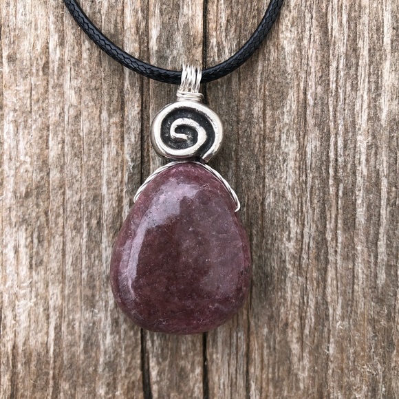 Rhodonite for Compassion, Balance and Confidence - Picture 8 of 9